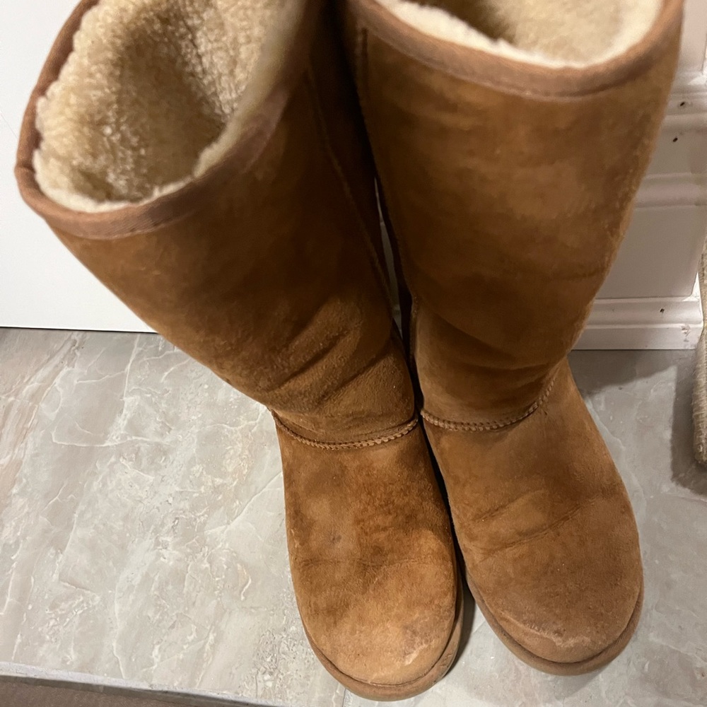 UGG Ladies 8
